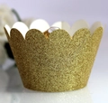 Close-up of golden glitter cupcake wrappers with decorative wavy edges for desserts - 5cm / Glitter Golden Yellow