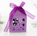 Detalle de caja de regalo morada cortada con láser con motivos de ángeles y estrellas - Púrpura oscuro