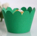 Dettaglio di pirottini per cupcake verde erba con bordo ondulato per decorazione dolci - 5*5*8CM / Verde Scuro