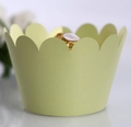 Dettaglio del pirottino per cupcake verde chiaro con bordo ondulato perlato - 5*5*8CM / Verde chiaro