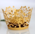 Détail macro du contour à cupcake doré découpé au laser avec motif arbre de vie - Or