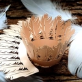 Laser-cut feather cupcake wrappers in cream for wedding and baptism decorations - 5cm / Jade Pearl