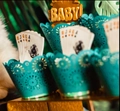 Caissettes à cupcakes évidées au laser avec motifs de fleurs sarcelle sur support doré - Bleu Tiffany