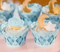 Detail der himmelblauen lasergeschnittenen Cupcake-Hüllen mit Rautenmustern - 5*5*8CM / Hellblau
