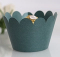 Dettaglio del bordo per cupcake verde scuro ondulato con finitura in cartoncino opaco - 5*5*8CM / Stella Verde
