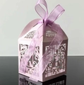 Détail de boîte à bonbons violette avec découpe laser motifs floraux et ruban en mousseline - Violet Clair