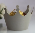 Close-up of hollow crown lace paper wrapper in light grey for gift chocolate balls - Silver Grey