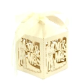 Detail der lasergeschnittenen Mr & Mrs Hochzeits-Süßigkeitenbox mit goldenem Inlay - 50 Stück / Beige