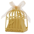 Detalle de la caja de dulces de boda con forma de jaula dorada y lazo elegante - Dorado
