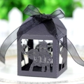 Detail van zwart lasergesneden geschenkdoosje met olifantpatroon en striklint - Zwart