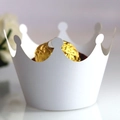 Pirottino di carta bianco a forma di corona con un cioccolatino dorato all'interno - Bianco
