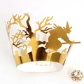 Lasergeschnittene goldene Muffinförmchen mit Hexe auf Besen und Kürbis-Halloween-Design - 5cm / Reflektierendes Gold