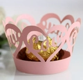 Rosa lasergeschnittene Cupcake-Förmchen mit Love-Schriftzug und Herz für Party-Deko - Rosa