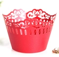Dettaglio del pirottino per cupcake rosso tagliato al laser con elegante motivo europeo - 5cm / Rosso Perlato
