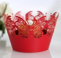 Pirottini per cupcake laserati a forma di farfalla rossa con elegante motivo traforato - 5cm / Rosso Perlato