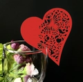 Segnaposto a cuore rosso tagliato al laser con delicati motivi a farfalla e floreali - Rosso Perlato