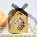 Elegante scatola regalo con intaglio laser a cuore e foglie con fiocco in nastro nero - Carta kraft