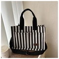 Borsa tote in tela a righe bianche e nere con tasche frontali e tracolla regolabile - Nero