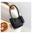 Bolso de hombro minimalista de cuero PU negro con un pequeño bolso a juego - Negro