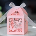 Caja rosa para detalles de boda con corte láser de mariposas y lazo de cinta blanca - Rosa