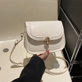 Borsa a tracolla bianco crema retrò con classica chiusura ad anello dorata e design minimale - Bianco