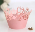 Rosa lasergeschnittene Muffinförmchen mit eleganten Hirsch- und Schmetterlingsmustern - Rosa