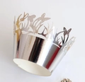Silberne Laser-Cupcake-Förmchen mit filigranem Schmetterlings- und Hirschhorn-Muster - Reflektierendes Silber