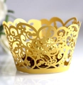 Detail der goldene lasergeschnittenen Muffinförmchen mit floralen Hohlmustern für Partys - 5cm / Gold