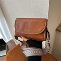 Retro bruine kleine vierkante crossbody tas met modeletters en brede geweven riem - Tan