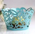 Laserschnitt-Muffinförmchen in Hellblau mit filigranem Blumenmuster für Hochzeiten - 5cm / Tiffany Blau