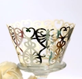 Lasergesneden cupcake wrappers met hartpatroon en gouden metallic finish voor desserts - Reflecterend Zilver