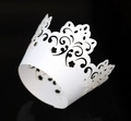 Elegante lasergesneden witte cupcake-papiertjes met bloemmotieven voor muffin-decoratie - Wit