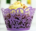 Makroaufnahme violetter Cupcake-Spitzenbordüren mit elegantem hohlem Blumenmuster - 5cm / Dunkellila