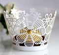 Makro-Detail weißer lasergeschnittener Tortenrand mit eleganten floralen Mustern - 5cm / Weiß