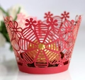 Filigrane rote lasergeschnittene Muffinhüllen für elegante Hochzeitstorten Dekorationen - 5cm / Perlrot