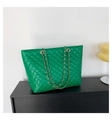 Sac fourre-tout matelassé vert émeraude avec bandoulière en chaîne dorée chic - Vert