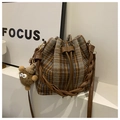Winter Vintage-Woll-Beuteltasche mit blau-braunem Karomuster und Webgriff - Braun (Mit Anhänger)