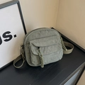 Bolso bandolera vintage de pana verde con correa ajustable y detalle de bolsillo - Verde