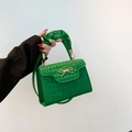 Petit sac carré vert aspect crocodile avec nœud doré et poignée plissée chic - Vert