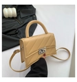 Petit sac bandoulière beige matelassé avec boucle argentée et poignée supérieure - Kaki
