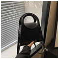 Bolso de mano cuadrado negro minimalista moderno con asa circular y correa de hombro ajustable - Negro