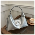 Silberne Metallic-Tragetasche mit Schleifendetail und verstellbaren Trägern für Damen - Silber