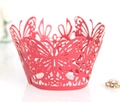 Dettaglio dei pirottini per cupcake con farfalle tagliate al laser in rosso - Rosso Perlato