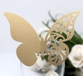 Nahaufnahme goldene Schmetterlings-Platzkarte mit feinem Hohlmuster für Gläserdeko - Beige Gold