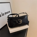 Bolso baguette negro clásico en cuero mate con correa ajustable y hebilla dorada elegante - Negro