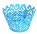 Dettaglio del pirottino per cupcake blu cielo tagliato al laser con motivi in pizzo - Celeste