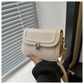 Elegante borsa a tracolla bianco crema con doppia chiusura ad anello dorata e cinturino - Bianco