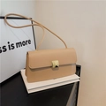 Minimalistische beige Umhängetasche mit goldener Metallschnalle für Damen - Khaki