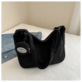 Grande borsa shopper nera in velluto a coste per donna con portamonete tondo - nero con ciondolo