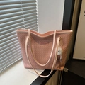 Sac fourre-tout tissé rose de grande capacité avec étiquette cuir et charme en peluche - Avec Pendentif / Rose
